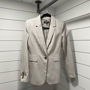 Flattering suit jacket